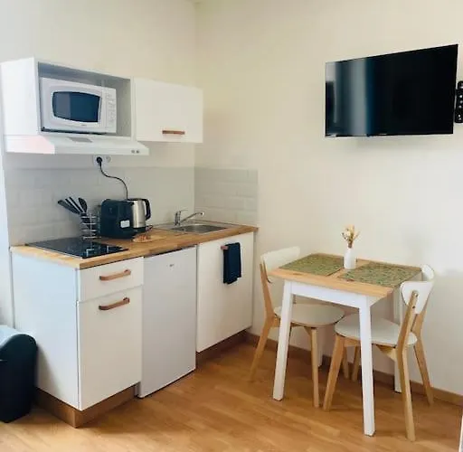 Studio Charles De Gaulle V